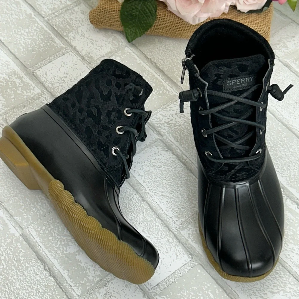 Sperry Women's Black and Tan Winter Boots
